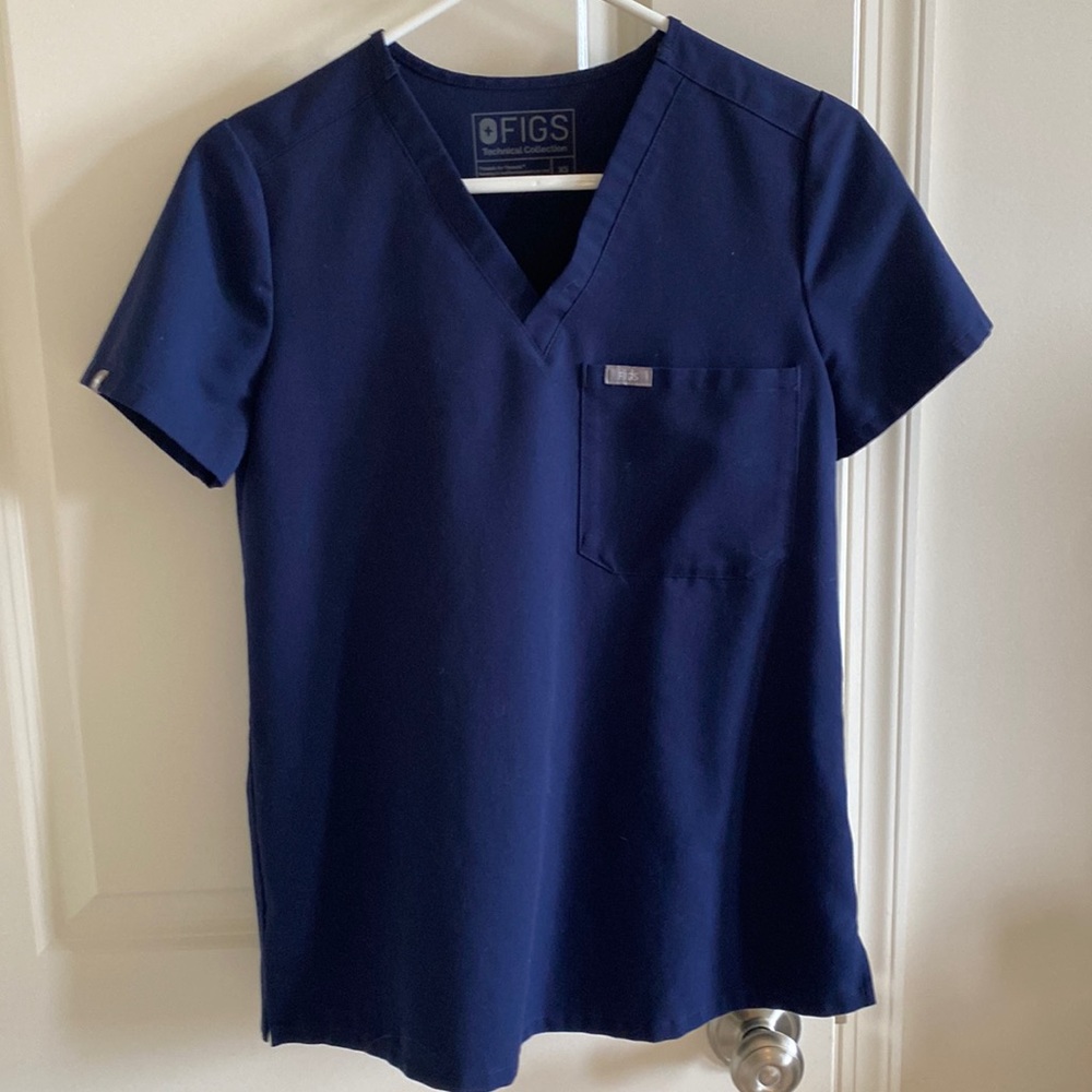 XS figs caterina one pocket scrub top- navy blue